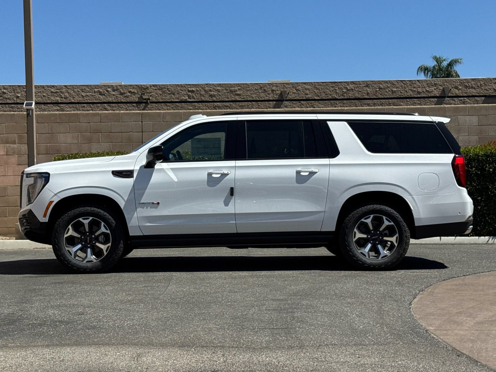 2026 GMC Yukon XL AT4 Ultimate - Photo 6
