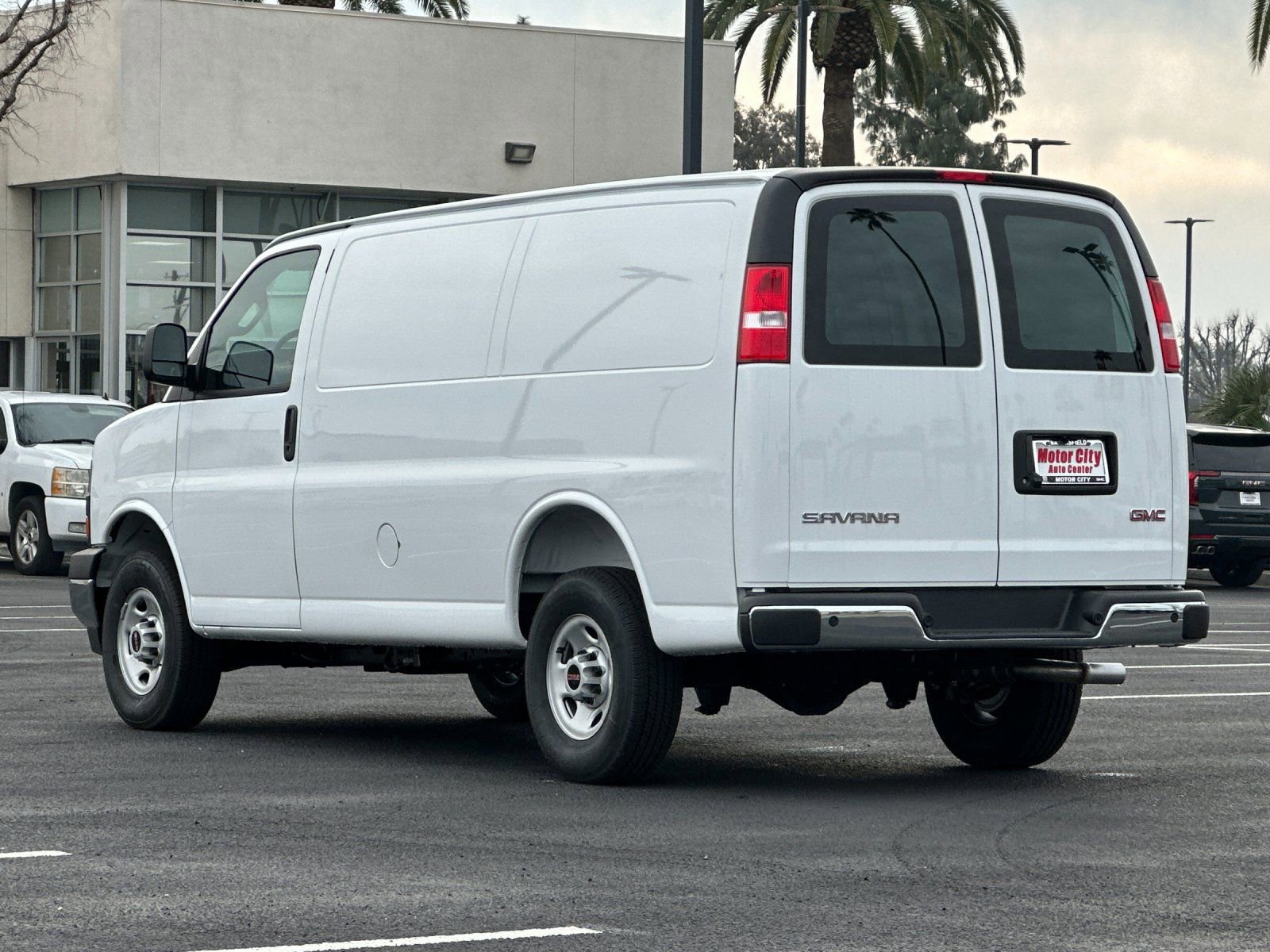 2025 GMC Savana Cargo Work Van photo 4