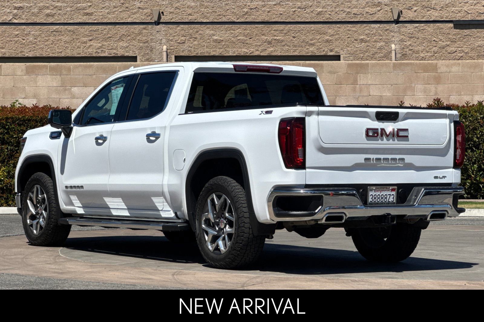 2024 GMC Sierra 1500 SLT photo 5