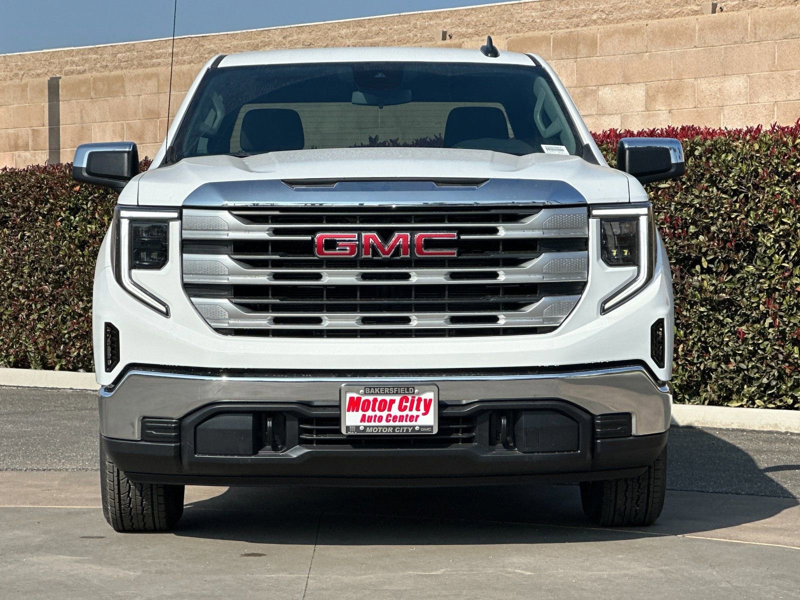2026 GMC Sierra 1500 SLE photo 3