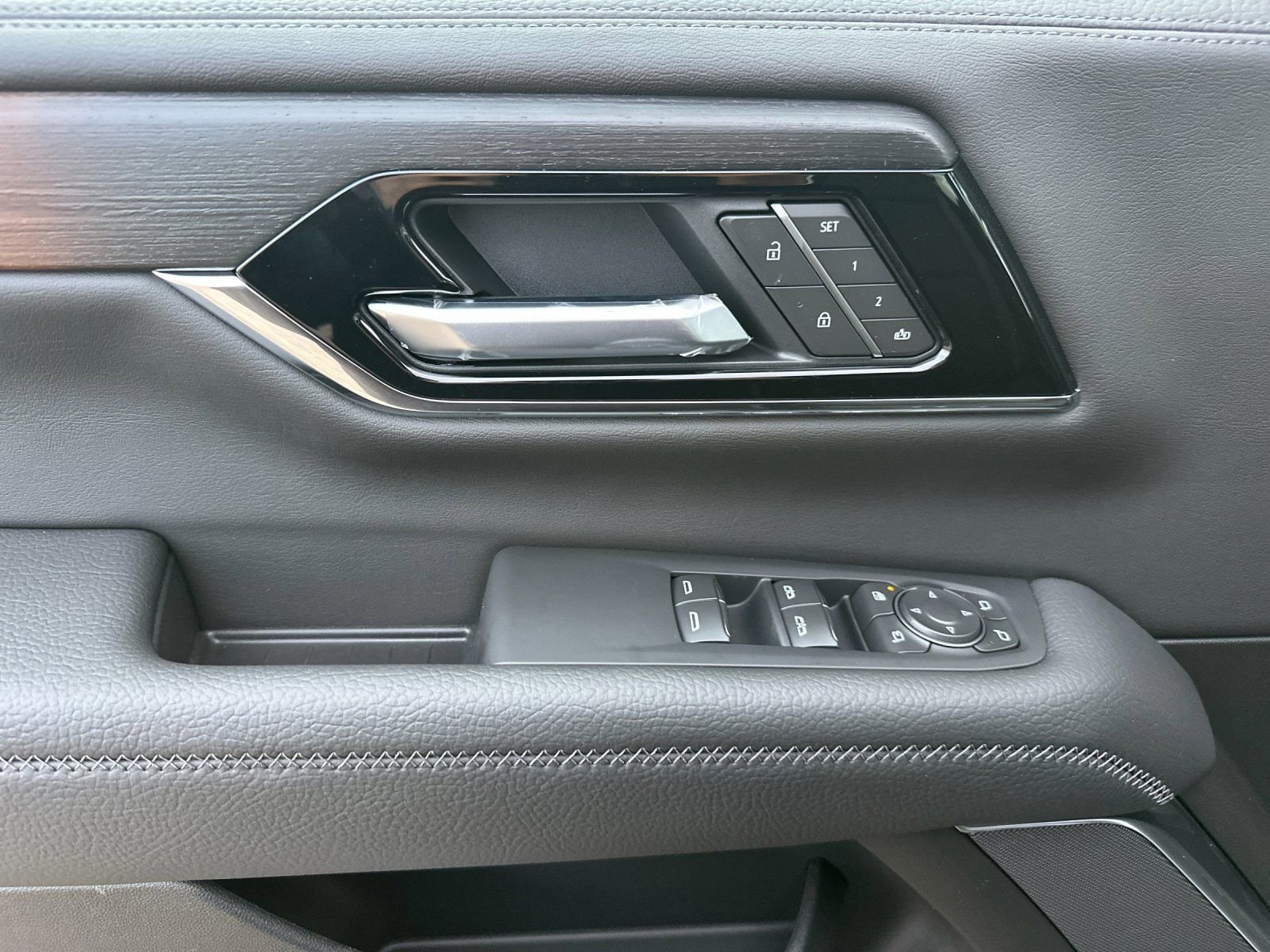 2026 GMC Yukon XL Denali - Photo 10