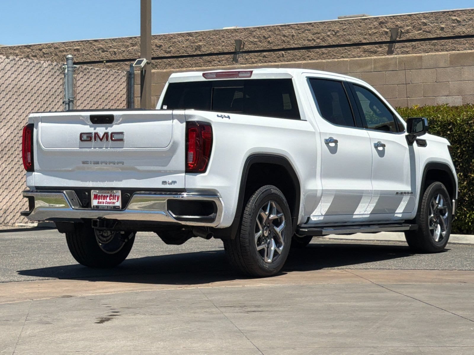 2026 GMC Sierra 1500 SLT - Photo 3