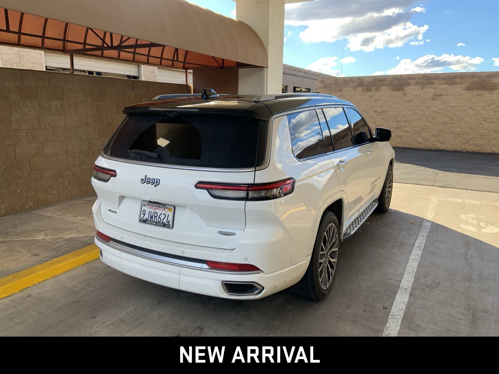 2023 Jeep Grand Cherokee L Summit Reserve photo 4