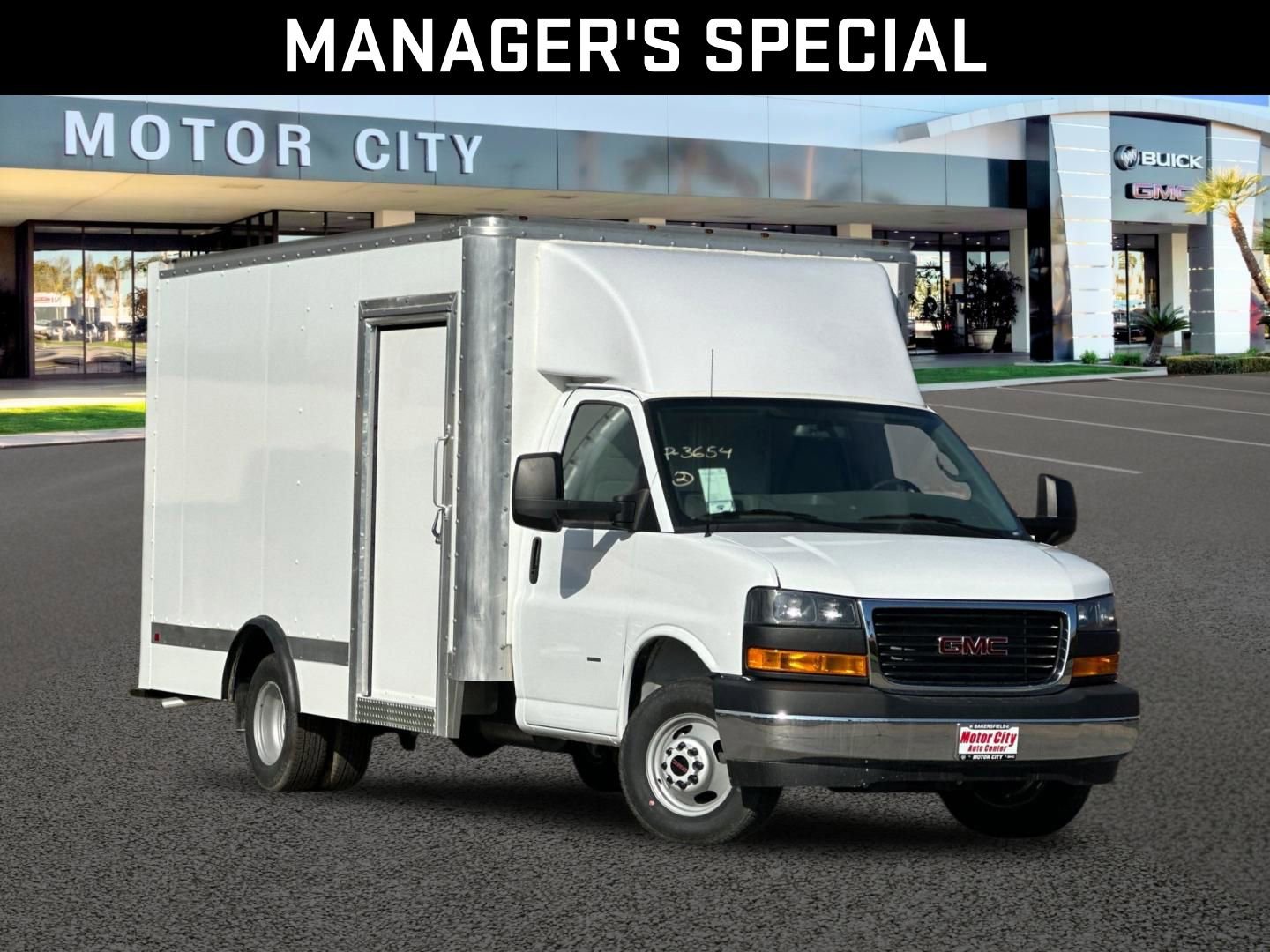 2023 GMC Savana Cutaway Work Van's photo
