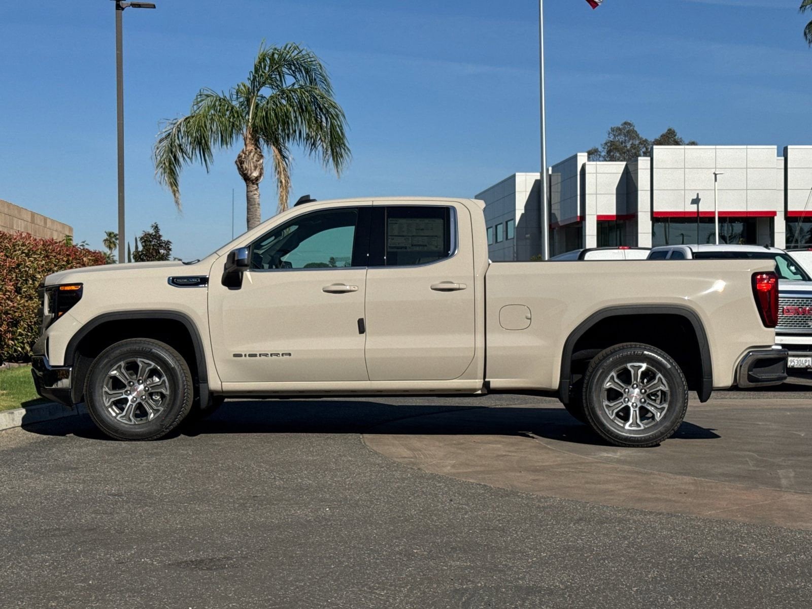 2026 GMC Sierra 1500 SLE photo 5
