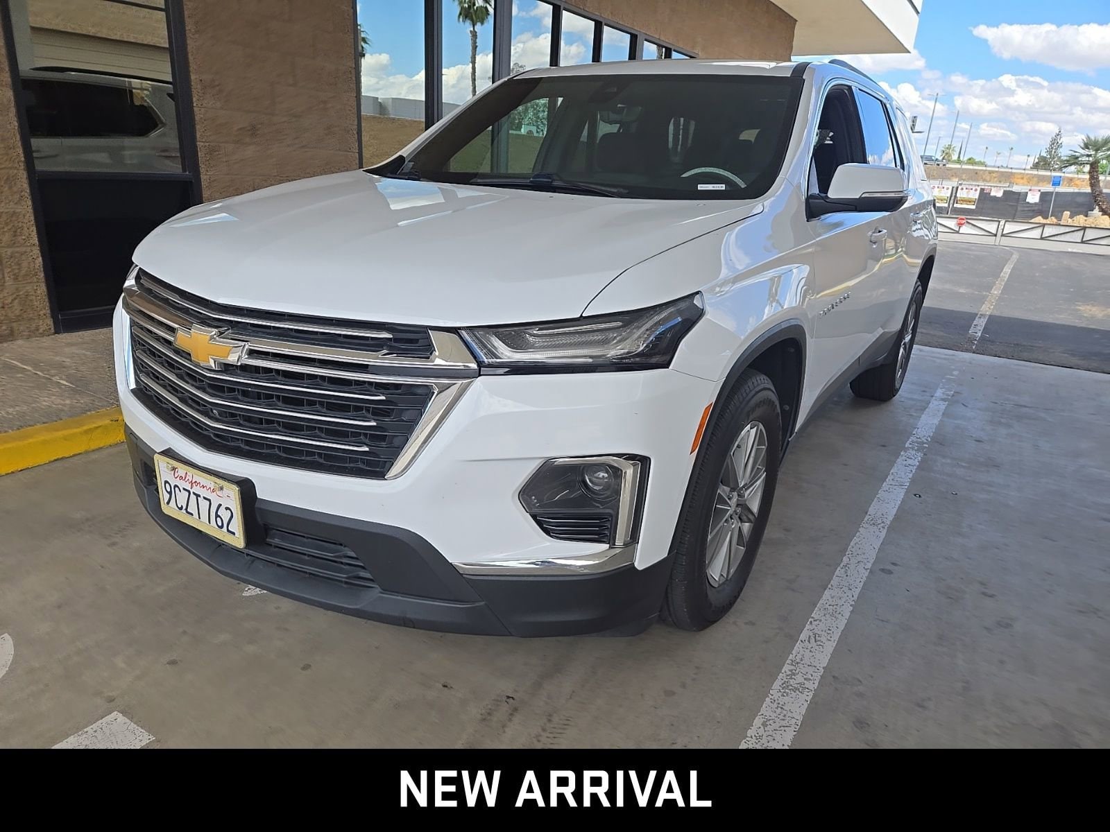 2023 Chevrolet Traverse LT Cloth photo 2