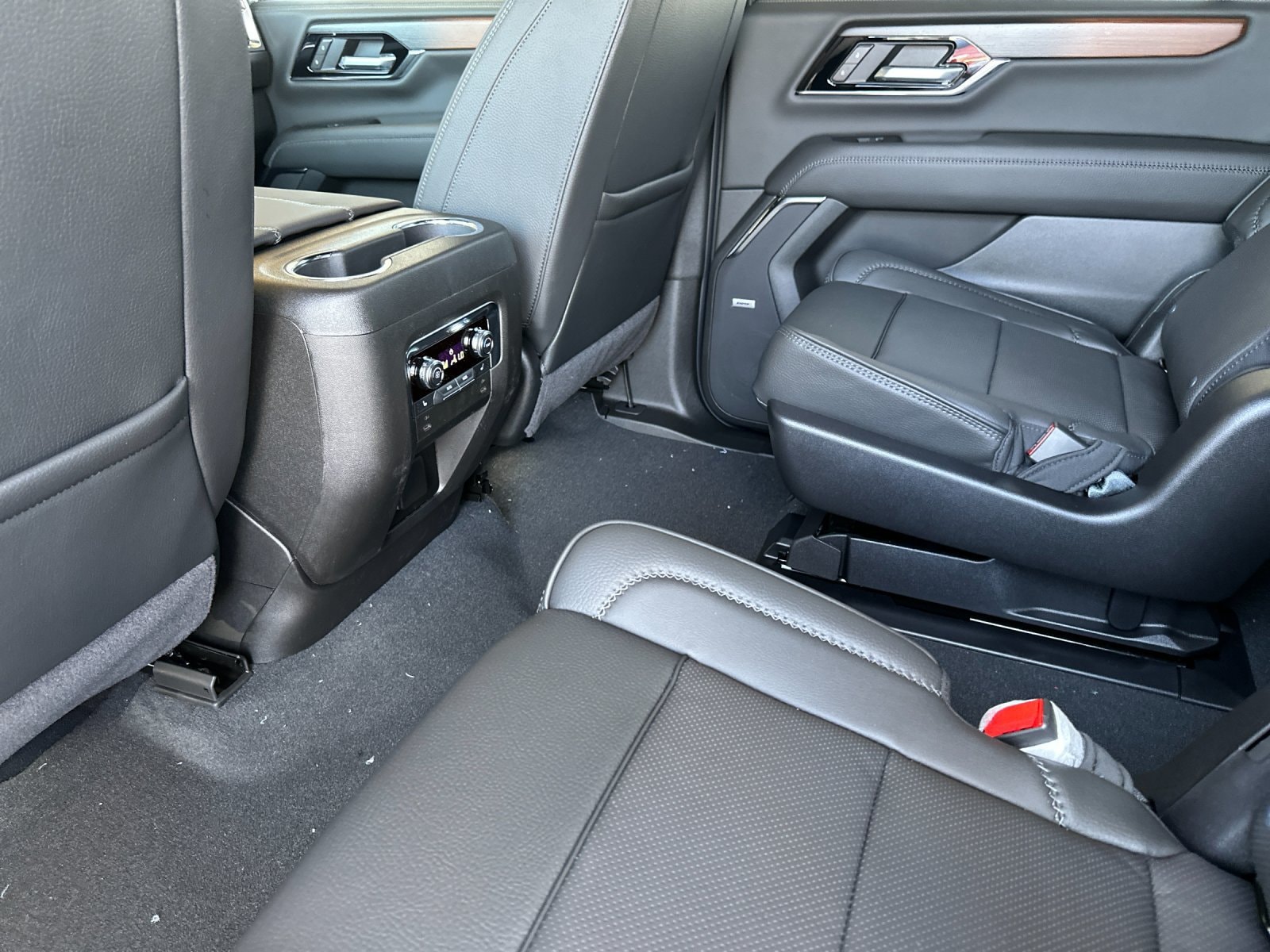 2027 GMC Yukon XL Denali - Photo 11