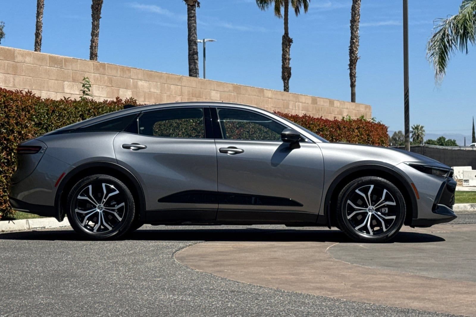 2025 Toyota Crown XLE photo 2