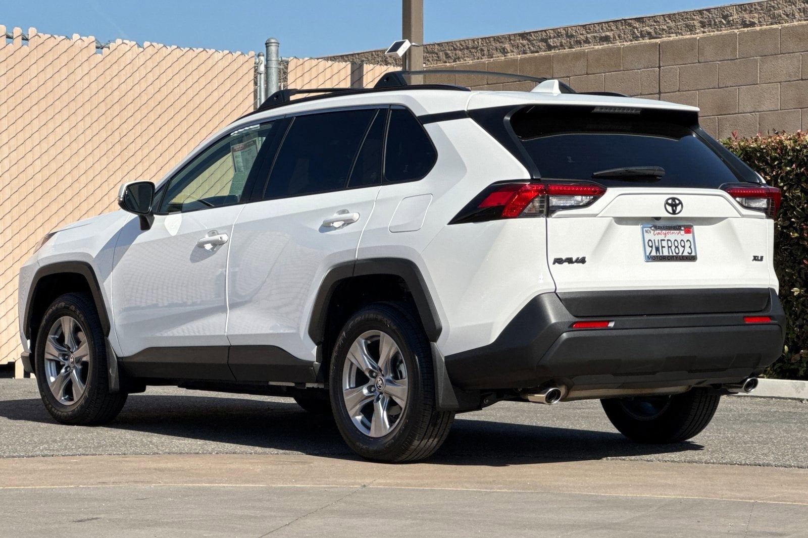 2025 Toyota RAV4 XLE photo 5