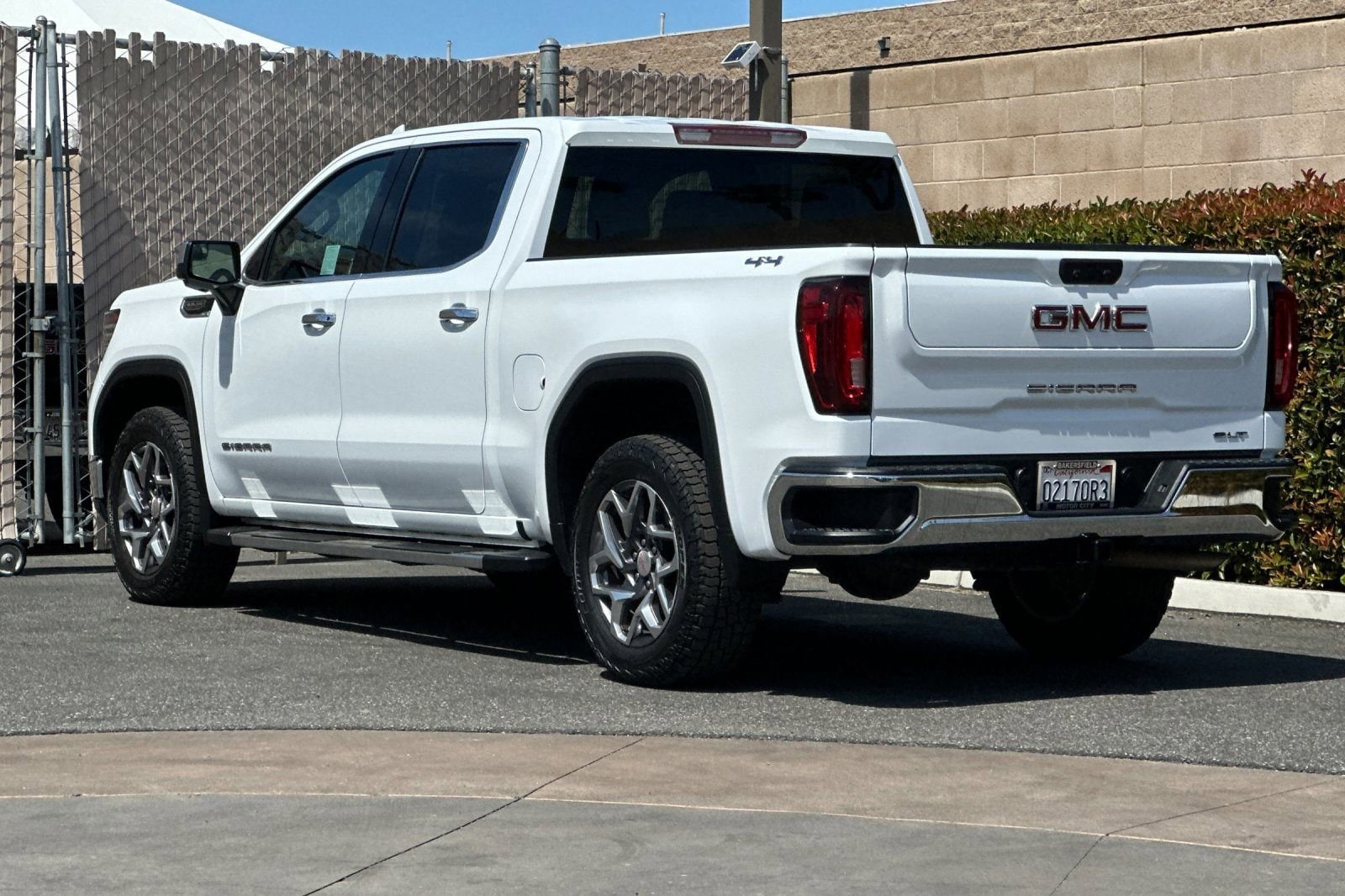 2022 GMC Sierra 1500 SLT photo 5