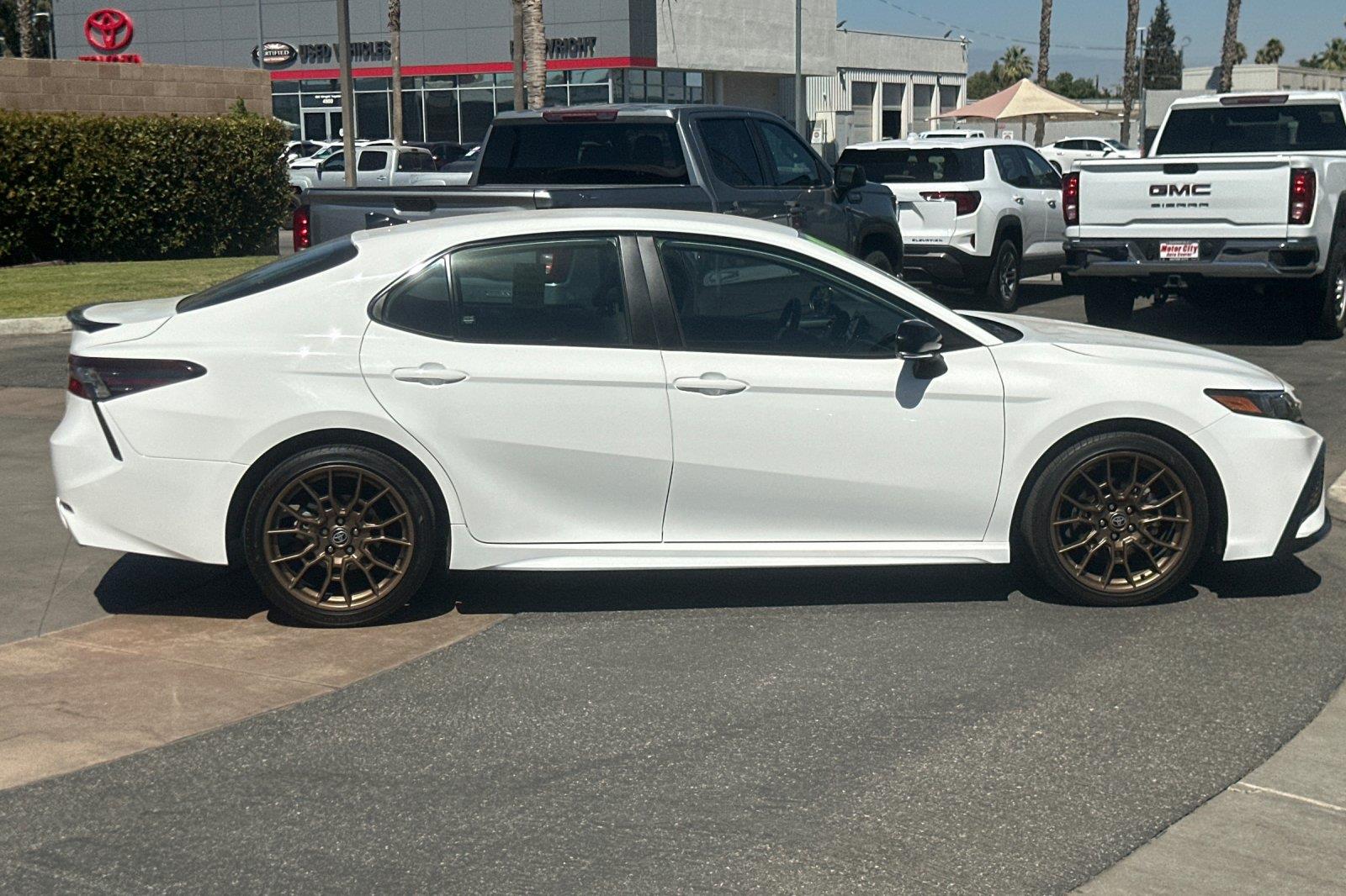 2023 Toyota Camry SE photo 3