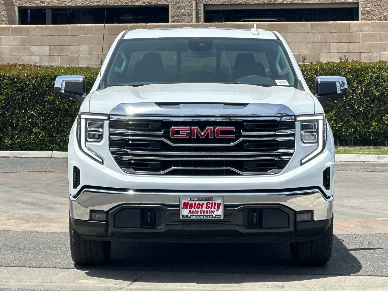 2026 GMC Sierra 1500 SLT - Photo 8