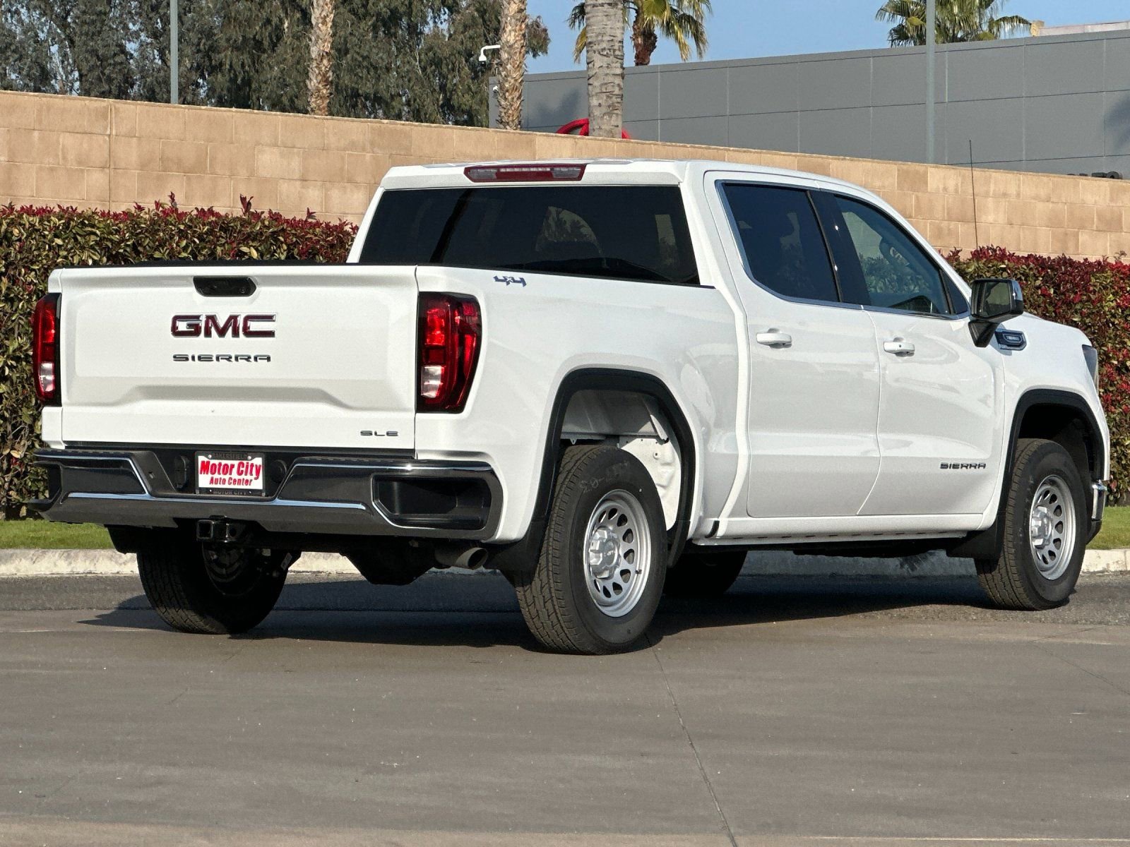 2026 GMC Sierra 1500 SLE photo 2
