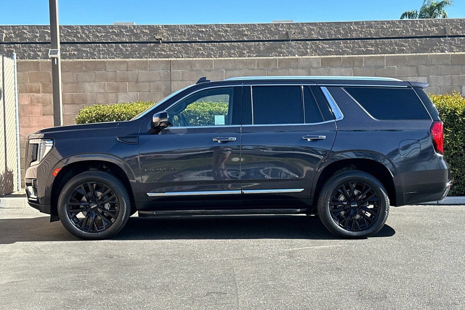 2023 GMC Yukon SLT - Photo 7