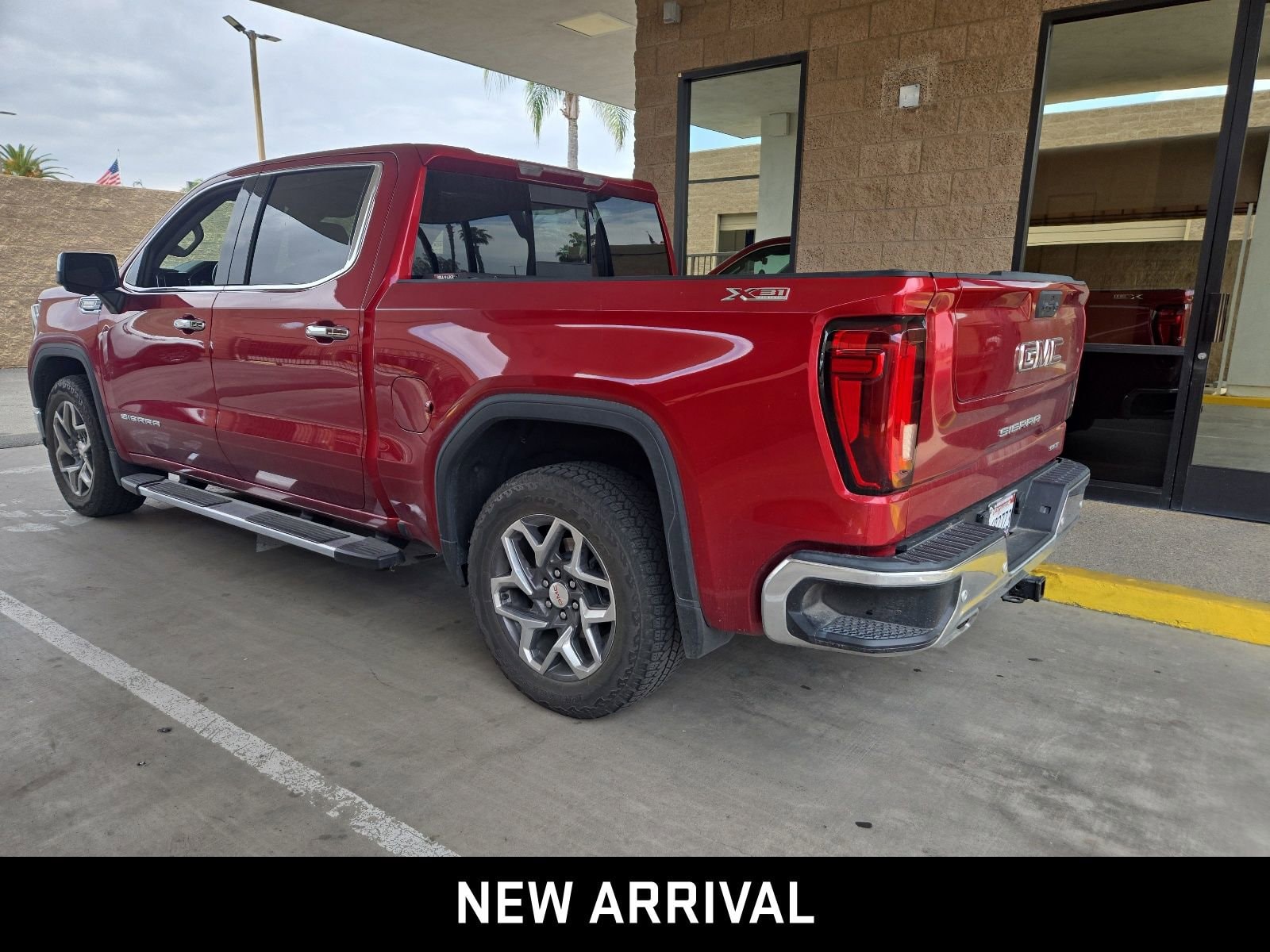 2024 GMC Sierra 1500 SLT photo 4