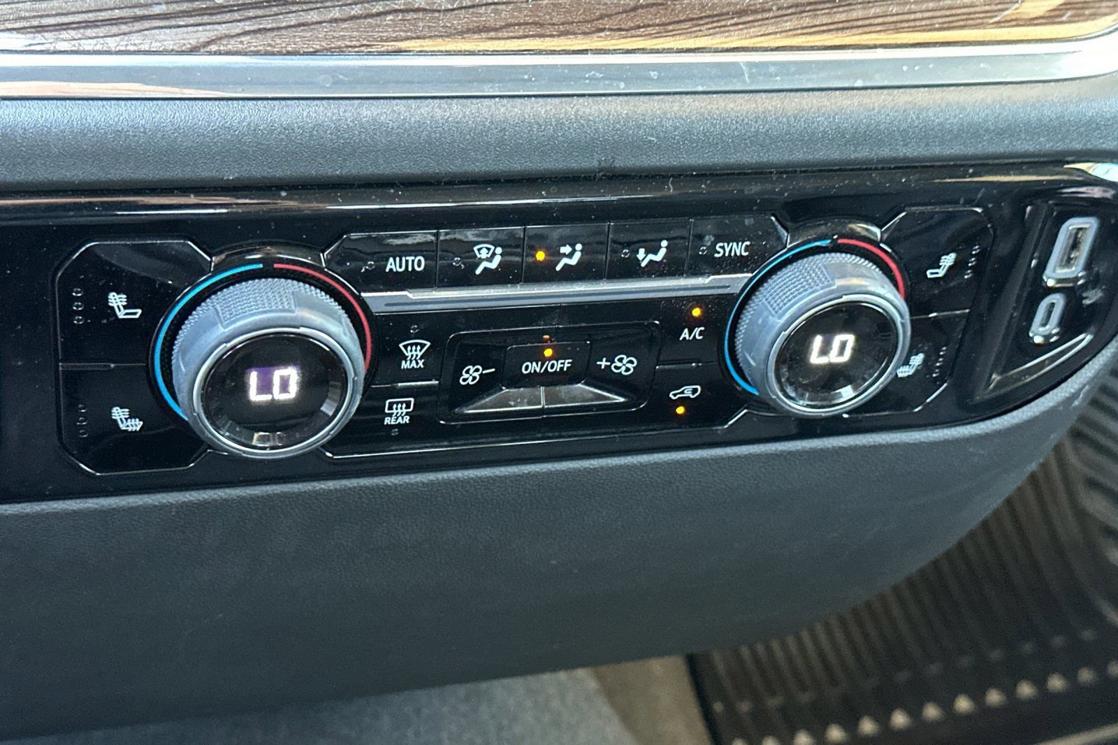 2024 Chevrolet Silverado 3500HD LT - Photo 21