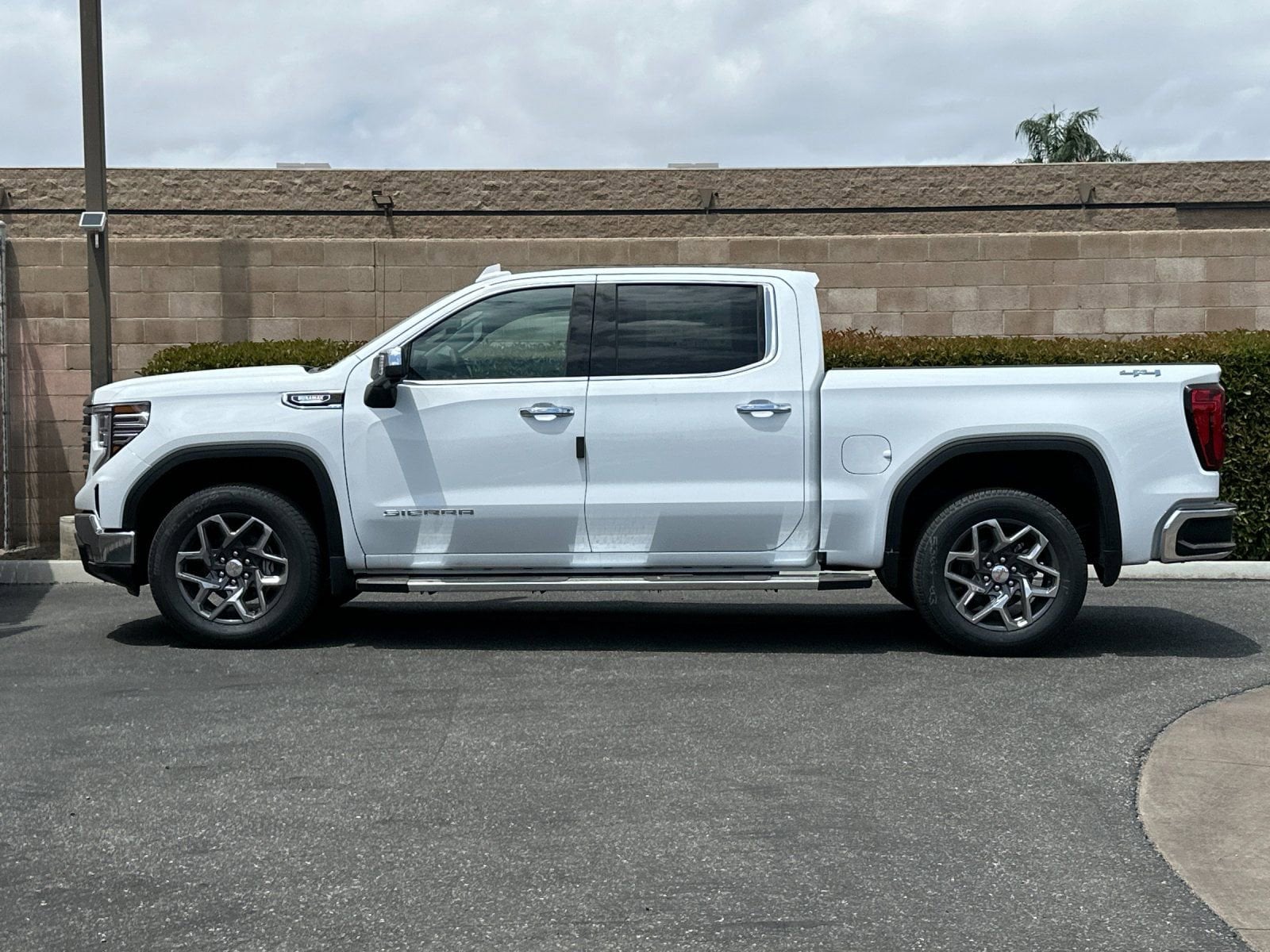2026 GMC Sierra 1500 SLT - Photo 6