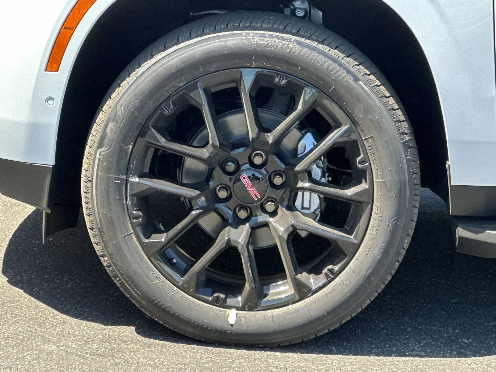 2026 GMC Yukon Denali - Photo 27