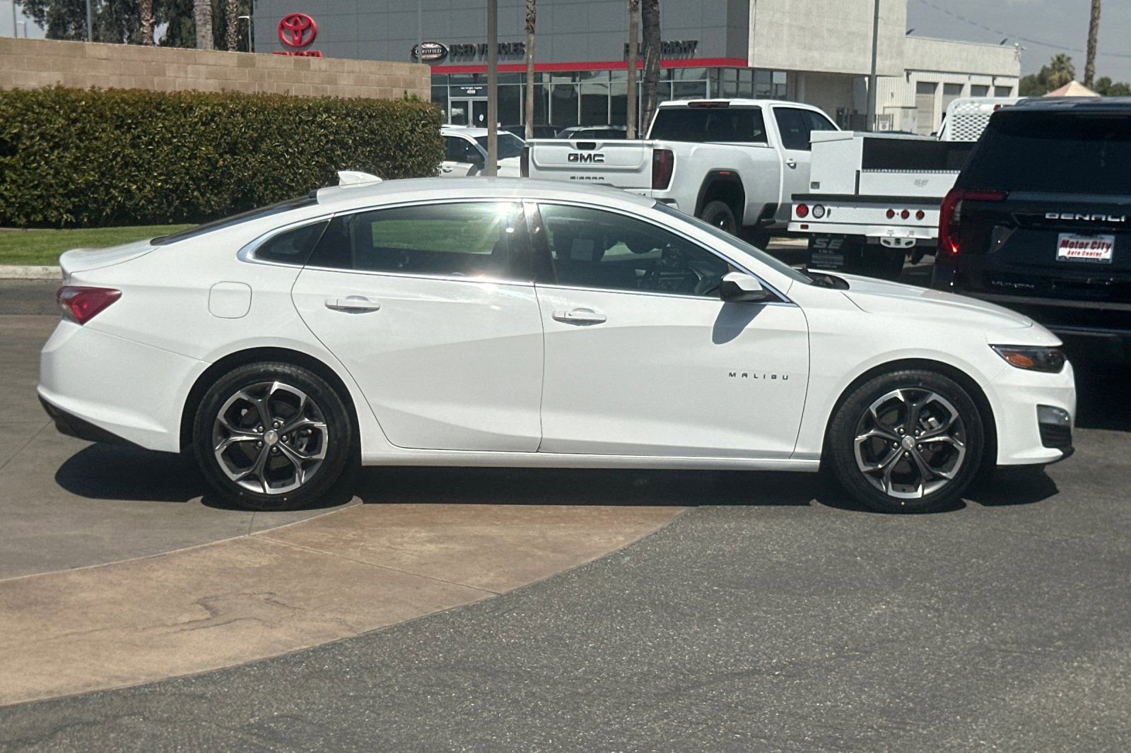 2022 Chevrolet Malibu 1LT photo 2