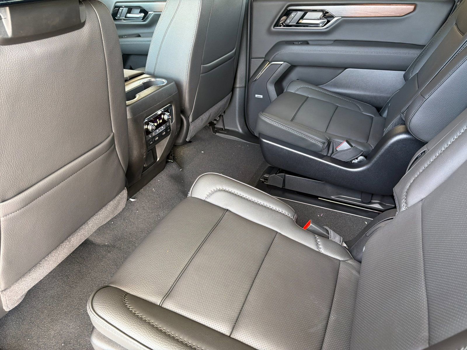 2026 GMC Yukon XL Denali - Photo 11