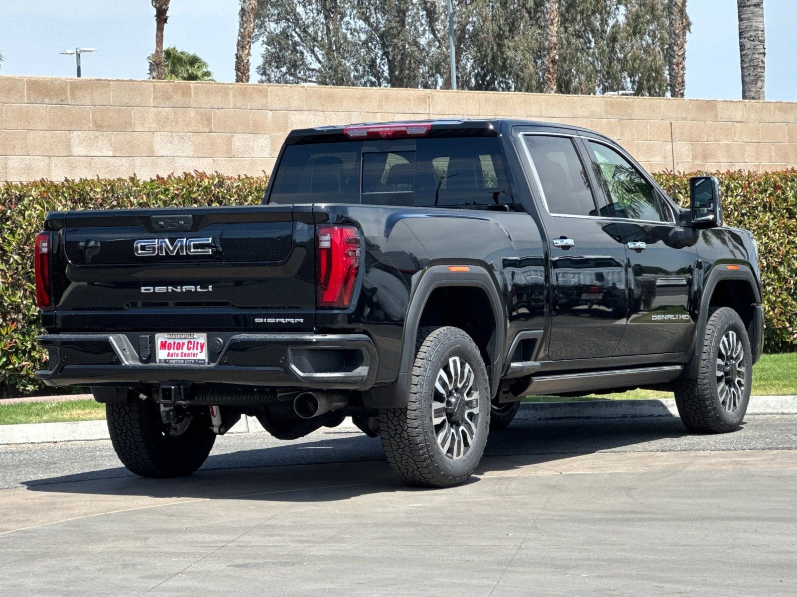 2026 GMC Sierra 2500 HD Denali Ultimate photo 2