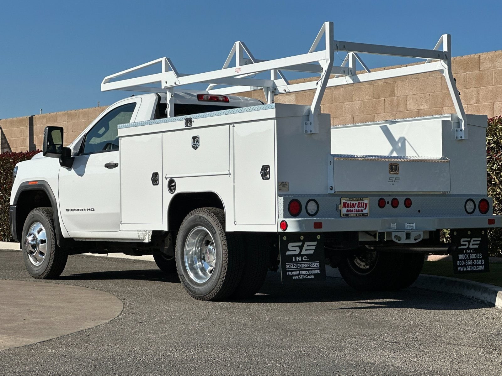 2025 GMC Sierra 3500HD Pro - Photo 6