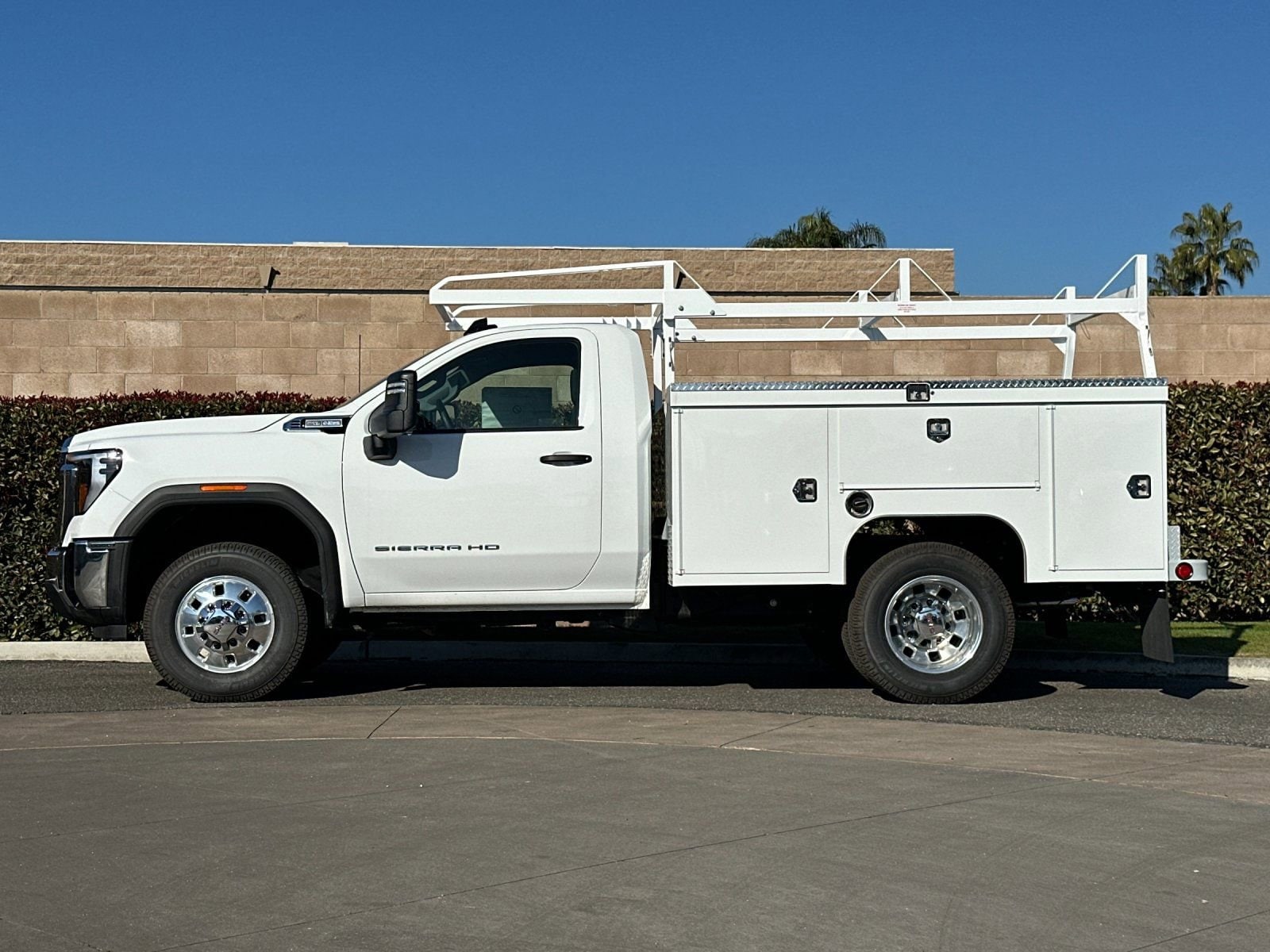 2025 GMC Sierra 3500HD Pro - Photo 6