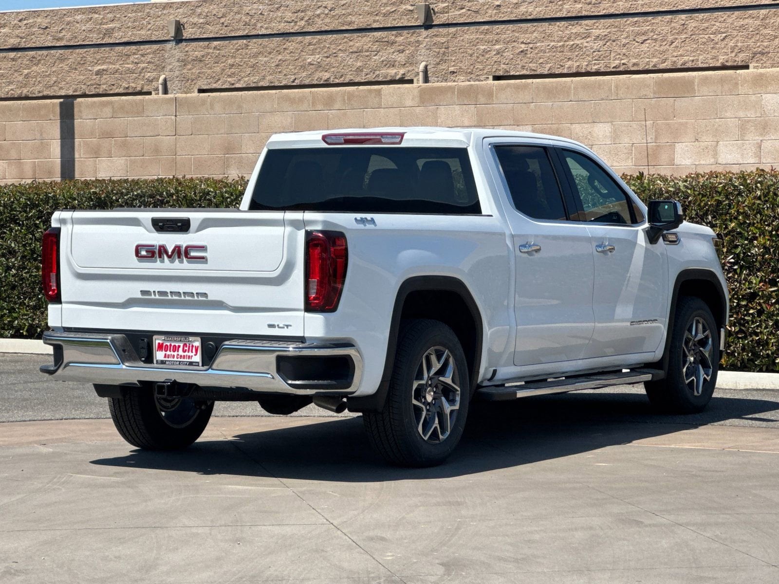 2026 GMC Sierra 1500 SLT photo 2