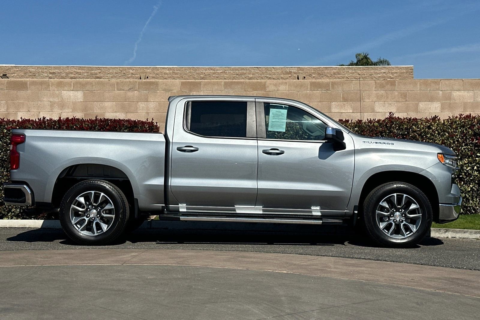 2025 Chevrolet Silverado 1500 LT photo 2