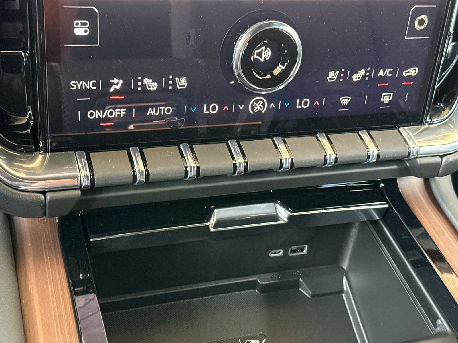 2026 GMC Yukon XL Denali - Photo 20