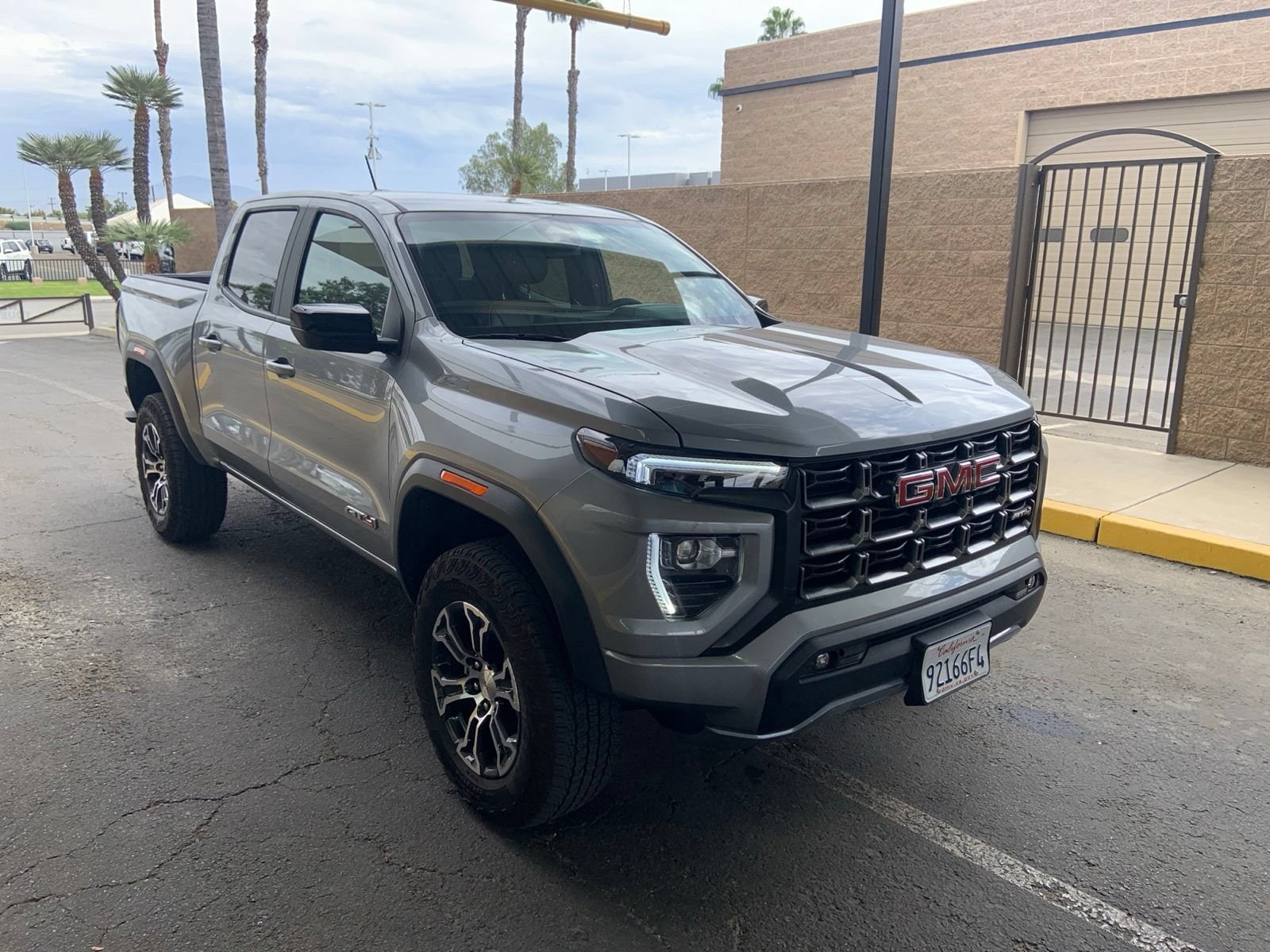 2025 GMC Canyon AT4 - Photo 3