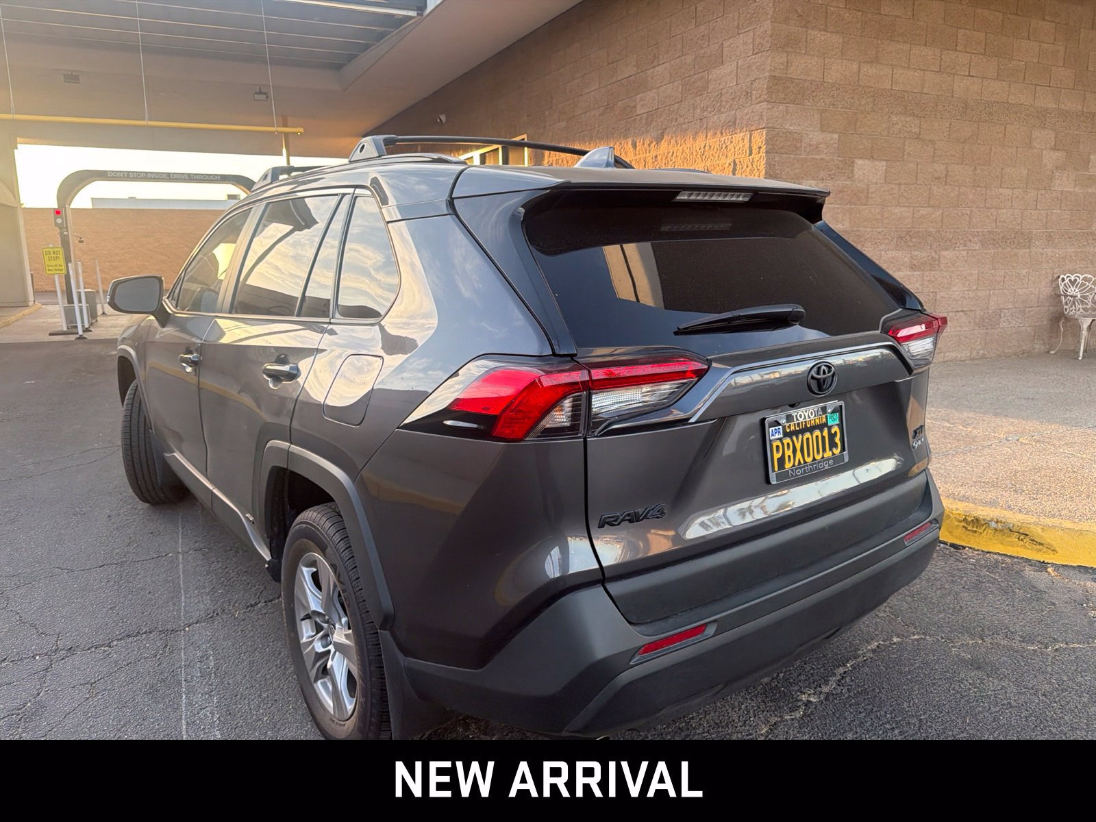 2025 Toyota RAV4 XLE - Photo 6