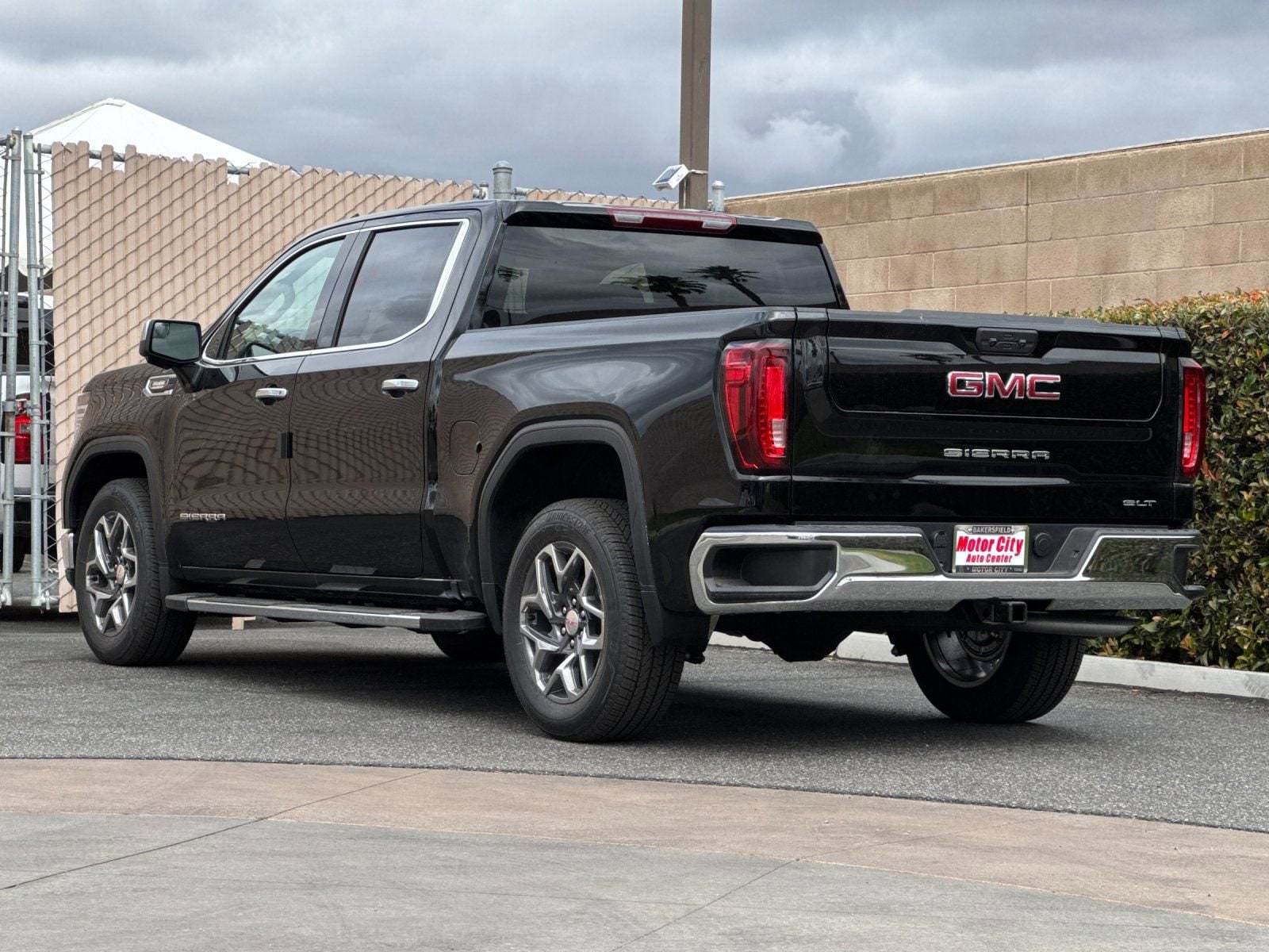 2026 GMC Sierra 1500 SLT photo 4