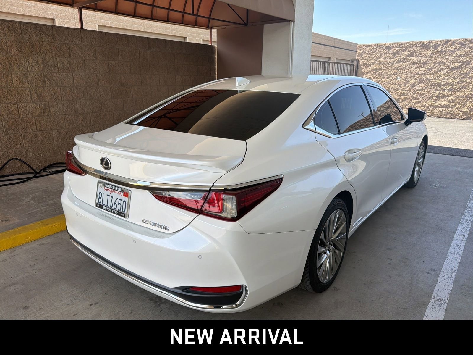 2019 LEXUS ES ES 300h photo 4