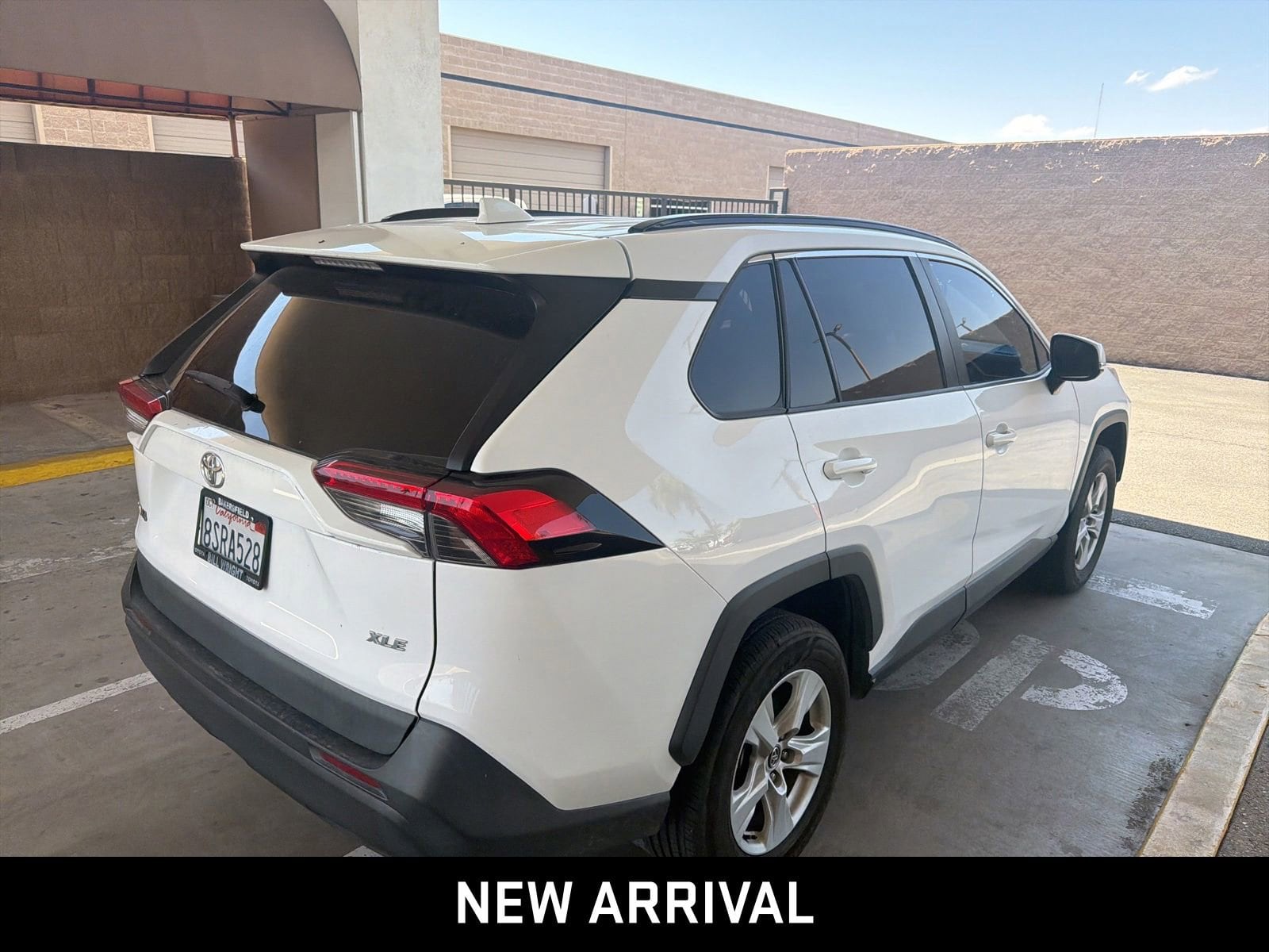 2021 Toyota RAV4 XLE photo 4