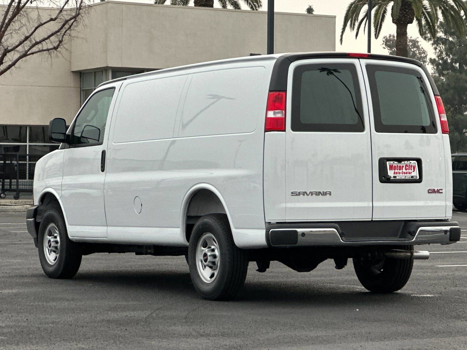 2025 GMC Savana Cargo Work Van photo 4