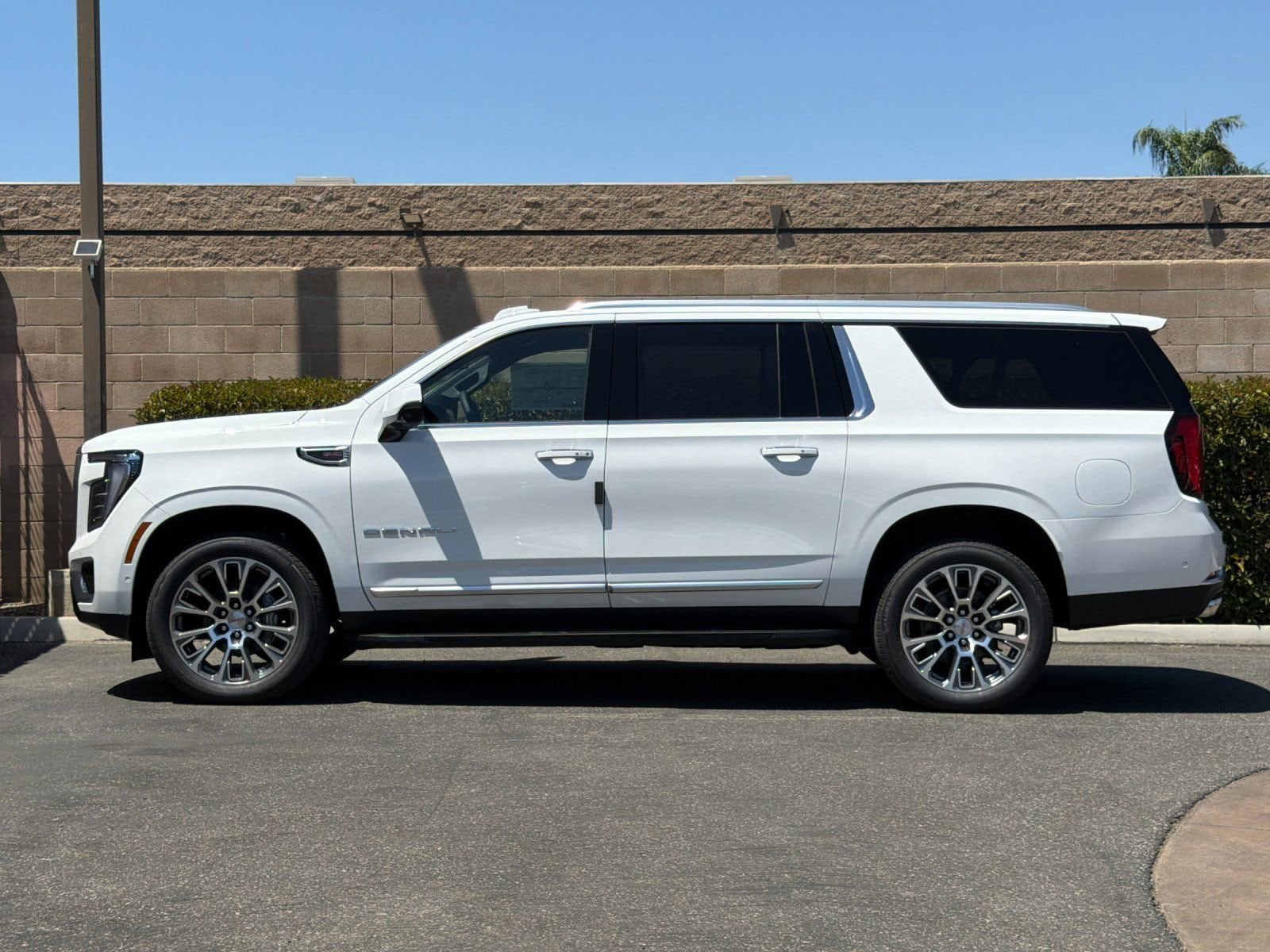 2026 GMC Yukon XL Denali - Photo 7