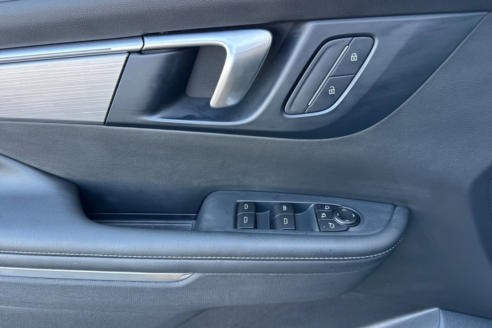 2026 Buick Enclave Preferred - Photo 11