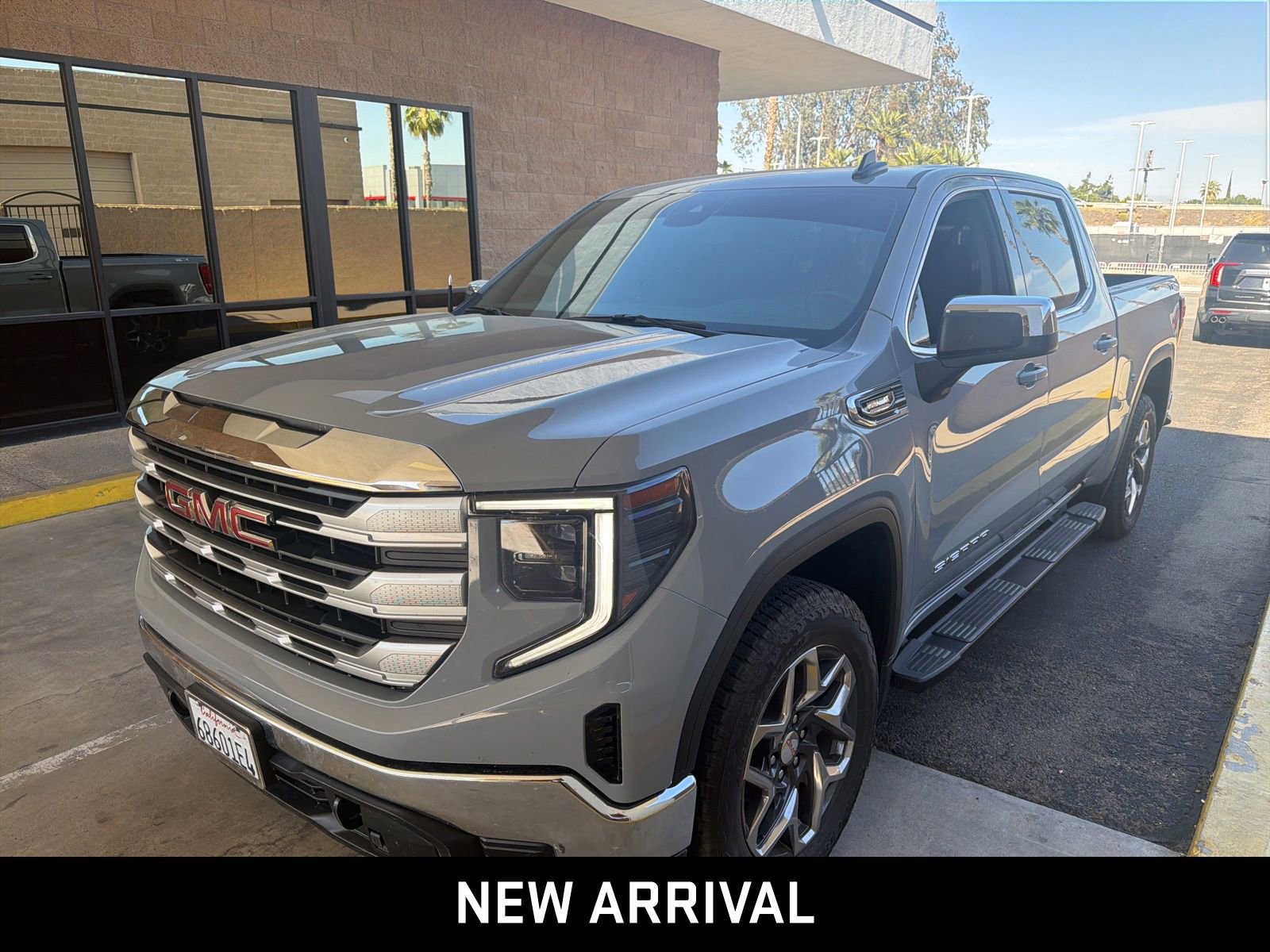 2025 GMC Sierra 4WD Crew Cab Short Box SLE's photo