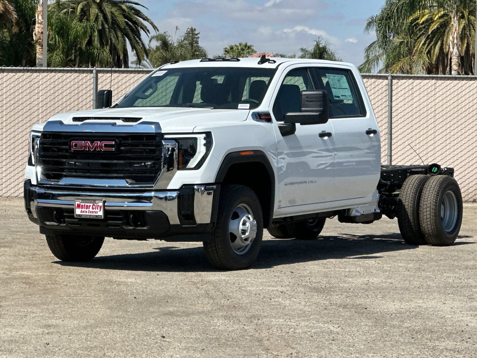 2026 GMC Sierra 3500 Chassis Cab Pro - Photo 7