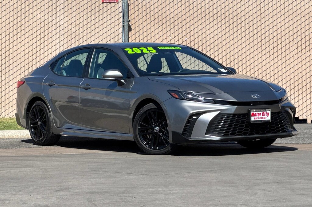 Used 2025 Toyota Camry SE Sedan