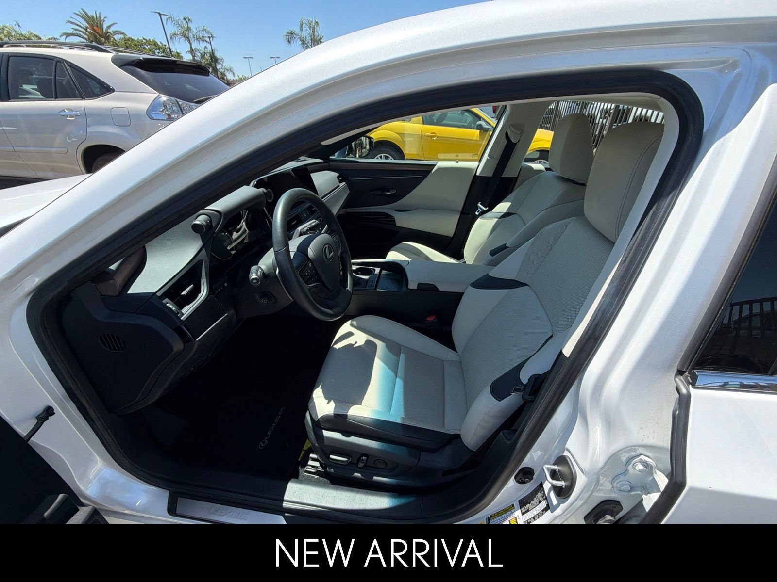 2025 Lexus ES 350 350's photo