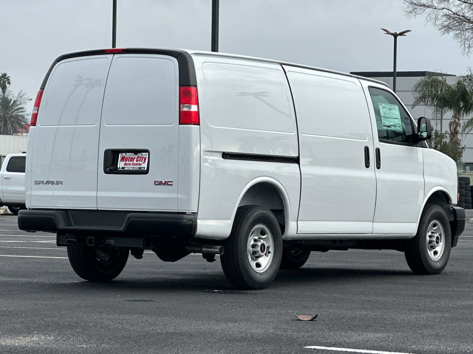 2025 GMC Savana Cargo Work Van photo 2