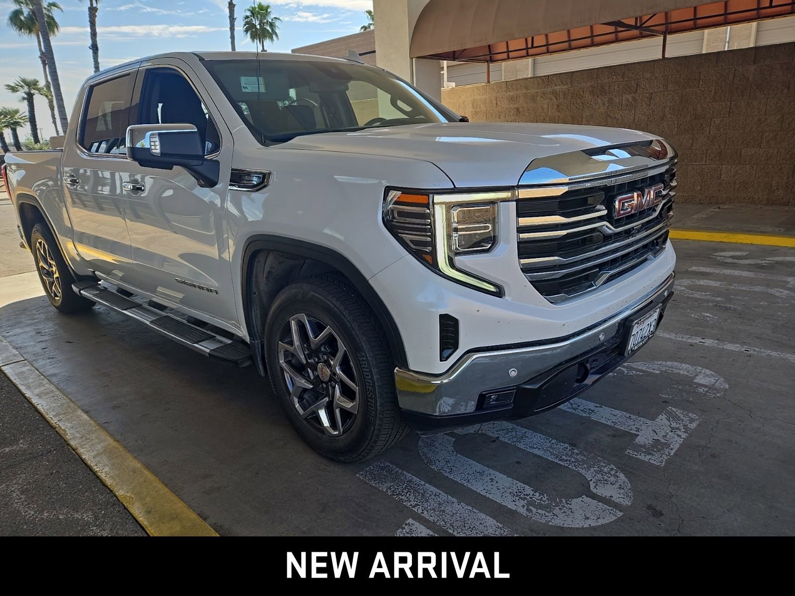 2024 GMC Sierra 1500 SLT photo 3