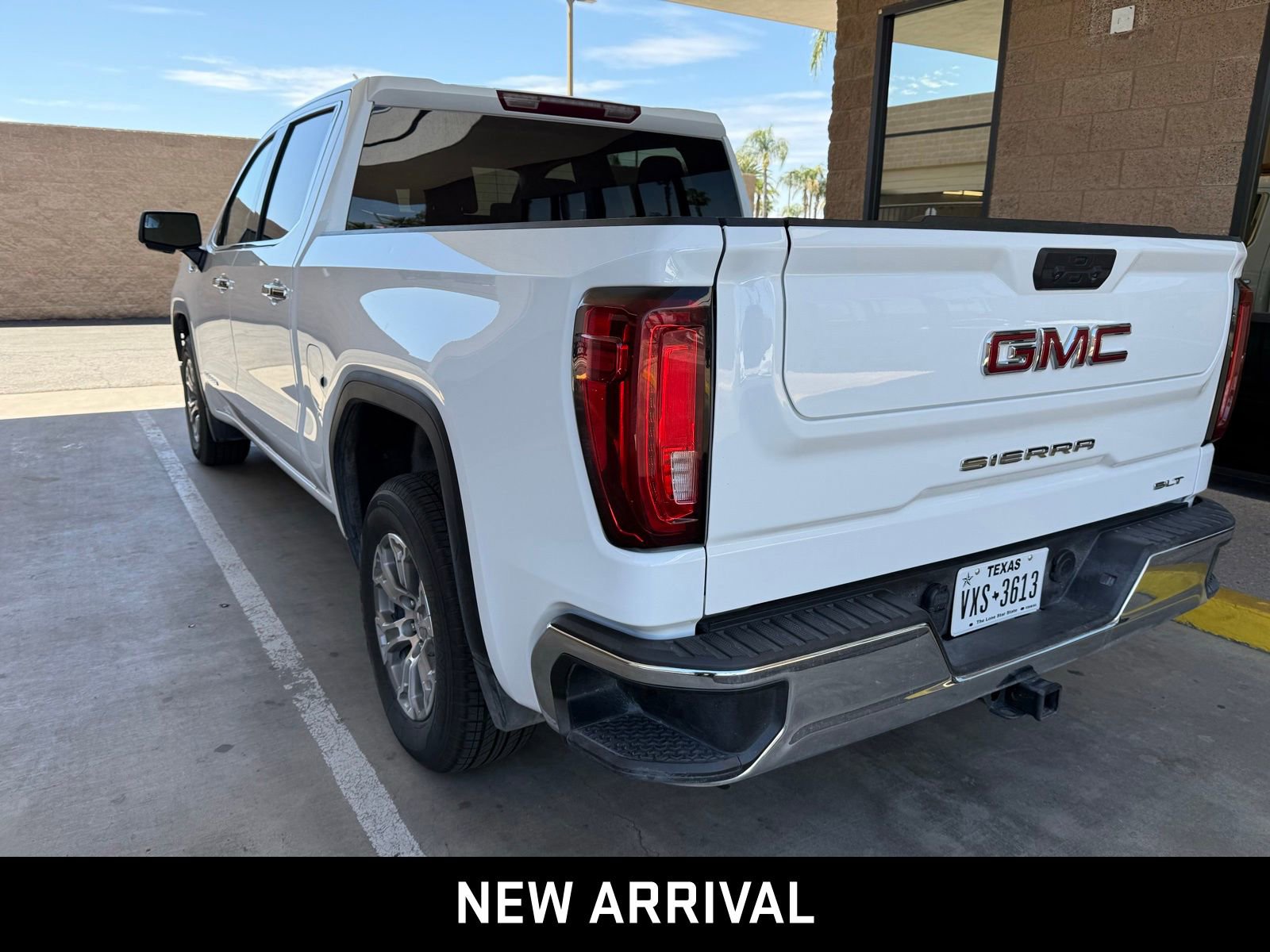 2025 GMC Sierra 1500 SLT photo 3