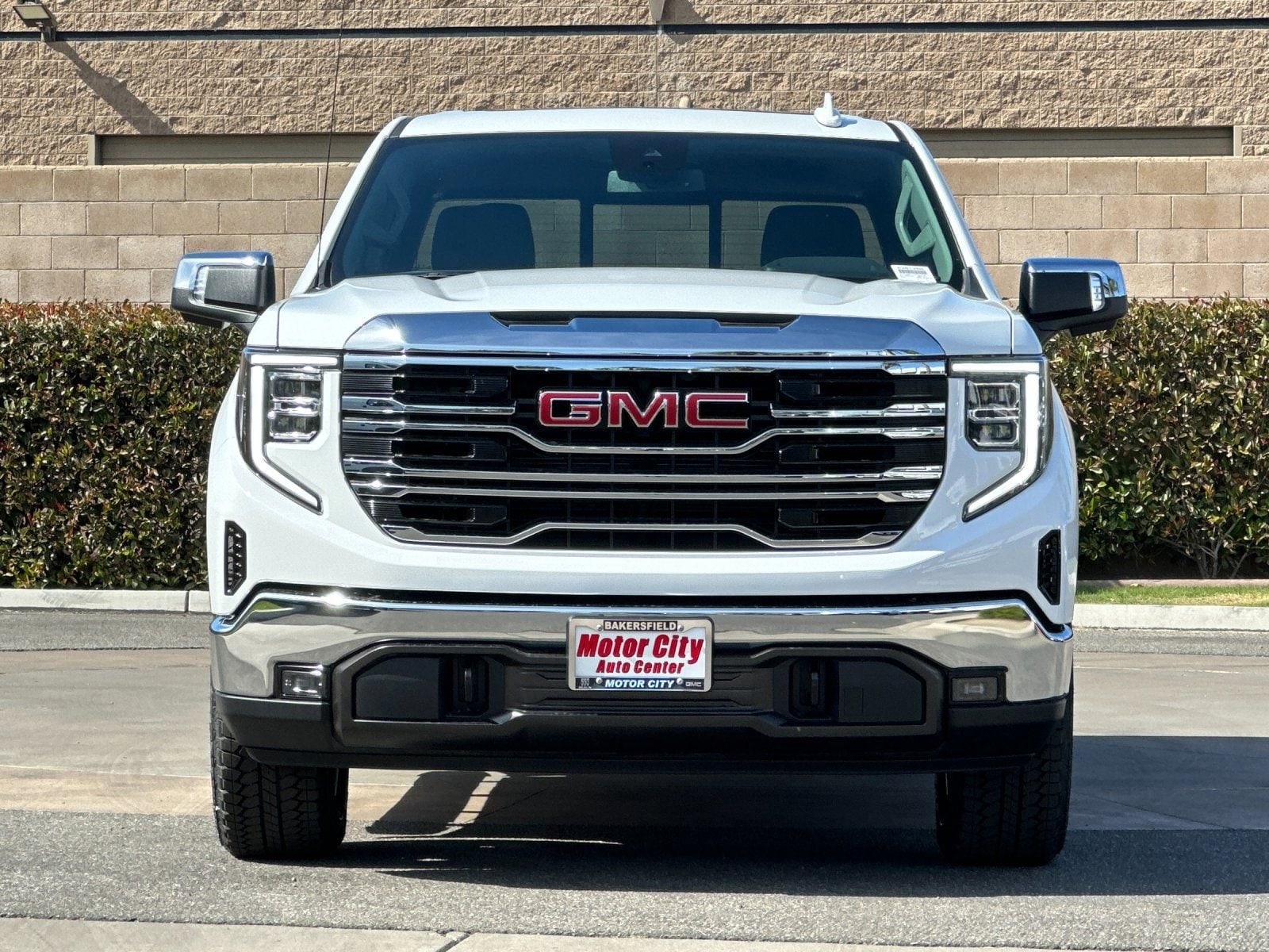 2026 GMC Sierra 1500 SLT photo 3