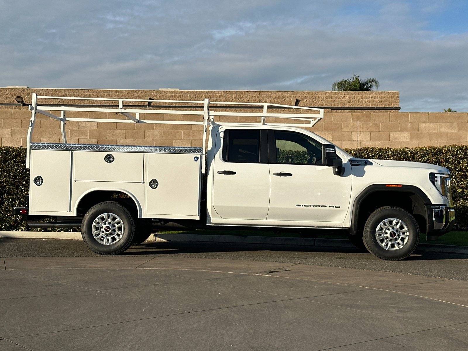 2026 Gmc Sierra 2500 HD Pro photo 2