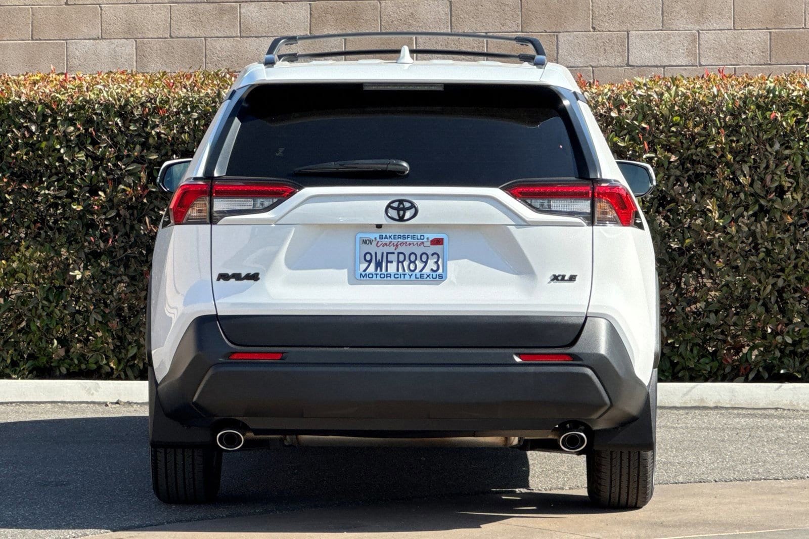 2025 Toyota RAV4 XLE photo 4