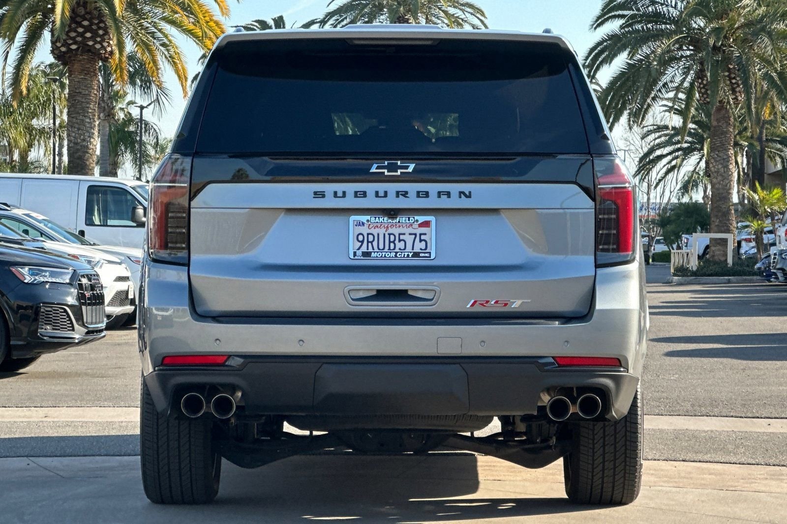 2025 Chevrolet Suburban RST photo 4