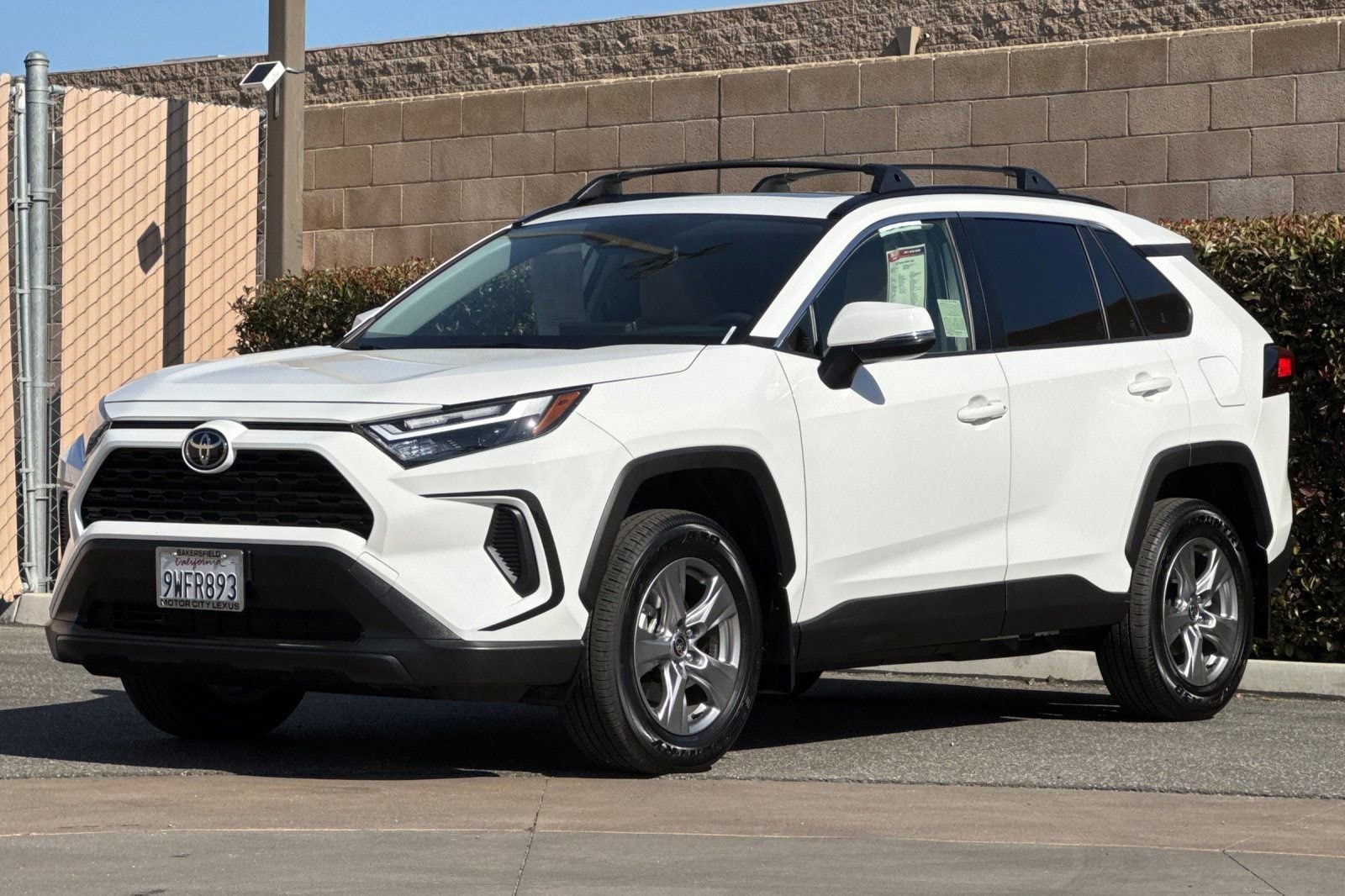 2025 Toyota RAV4 XLE photo 3